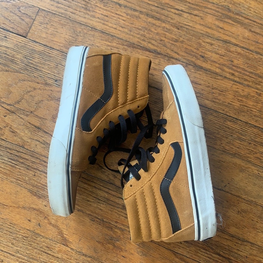 Van Tan/black sneakers